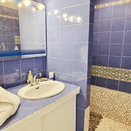 Du Parc Apartment *
